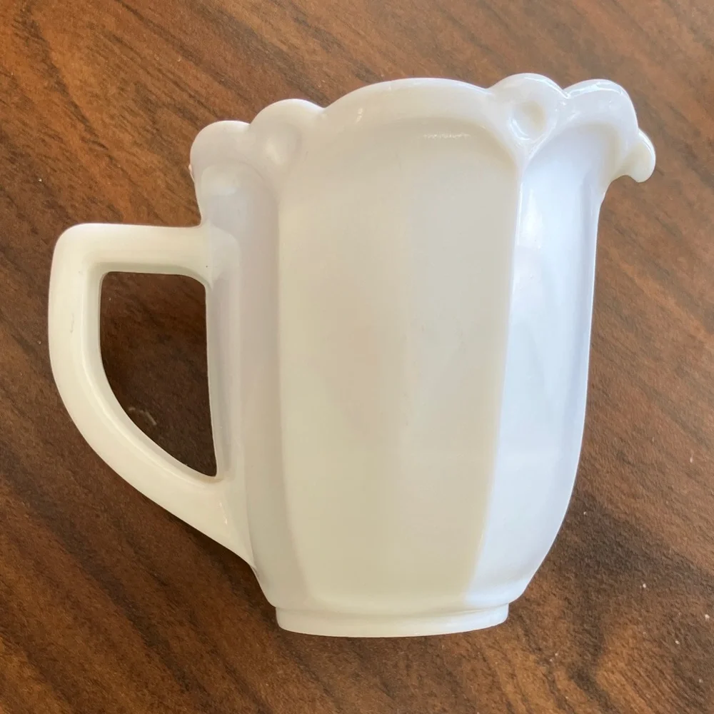 VINTAGE USA POTTERY  MILK GLASS SCALLOP RIM PANEL BODY HANDLED CREAMER